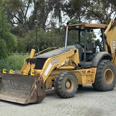 john-deere-710g-4wd-backhoe-loader-with-4-in-1-bucket-and-extendable-dipperstick-mo29bupy