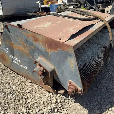 bobcat-sweeper-60-skid-steer-attachment-msi3lv4e