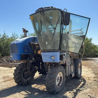 grape-harvesting-machine-mrwdqvbf