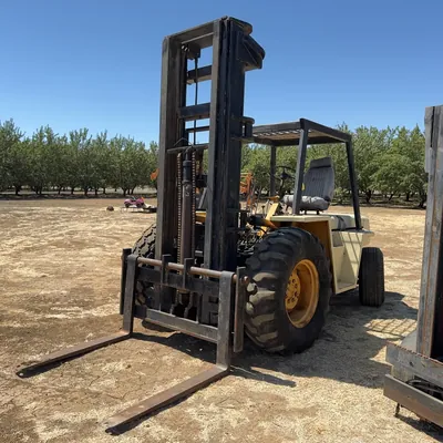 cat-rough-terrain-forklift-ms7vfwpx