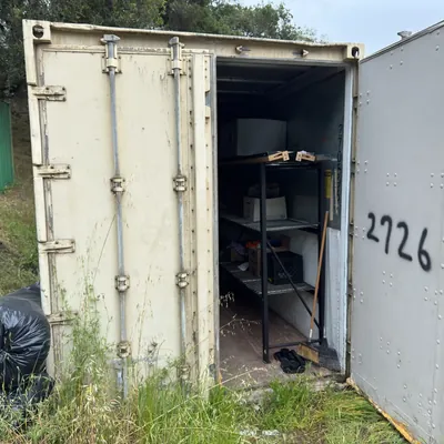 30-shipping-container-with-contents-mpvrjn50