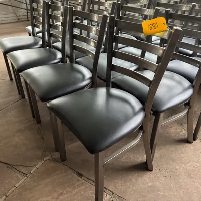 24-chairs-e25b8e