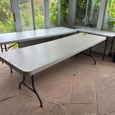 3-plastic-tables-4a0600