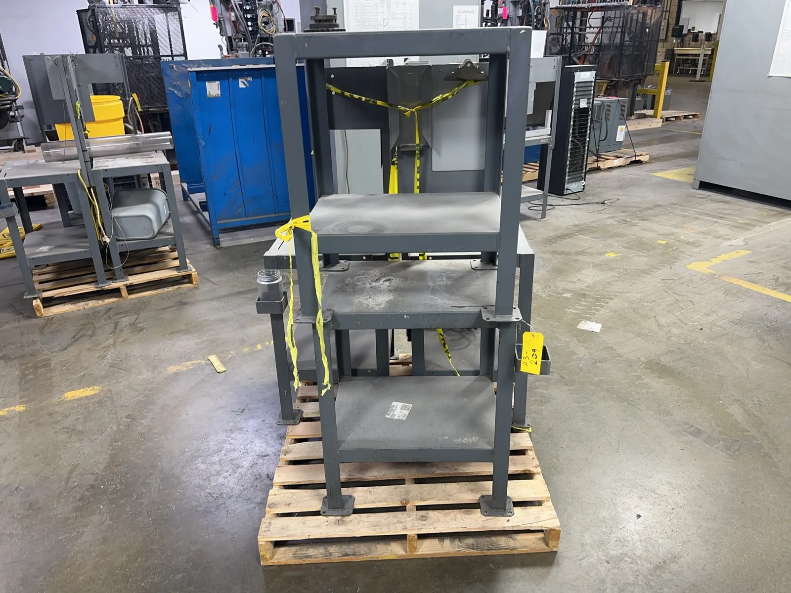 Contents OF Pallet 3 Uline Work Benches