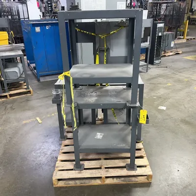 contents-of-pallet-3-uline-work-benches-aa3b64
