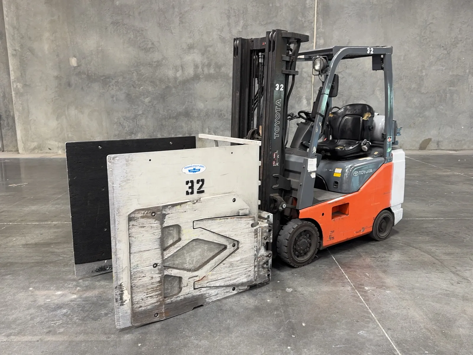 2011 Toyota 4000lb Propane Forklift With Cascade Clamp Attachment