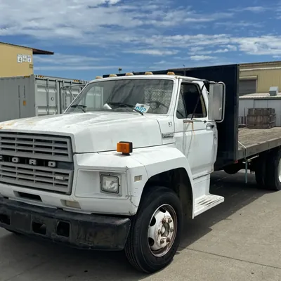 1984-ford-f-600-flatbed-truck-msgg0938