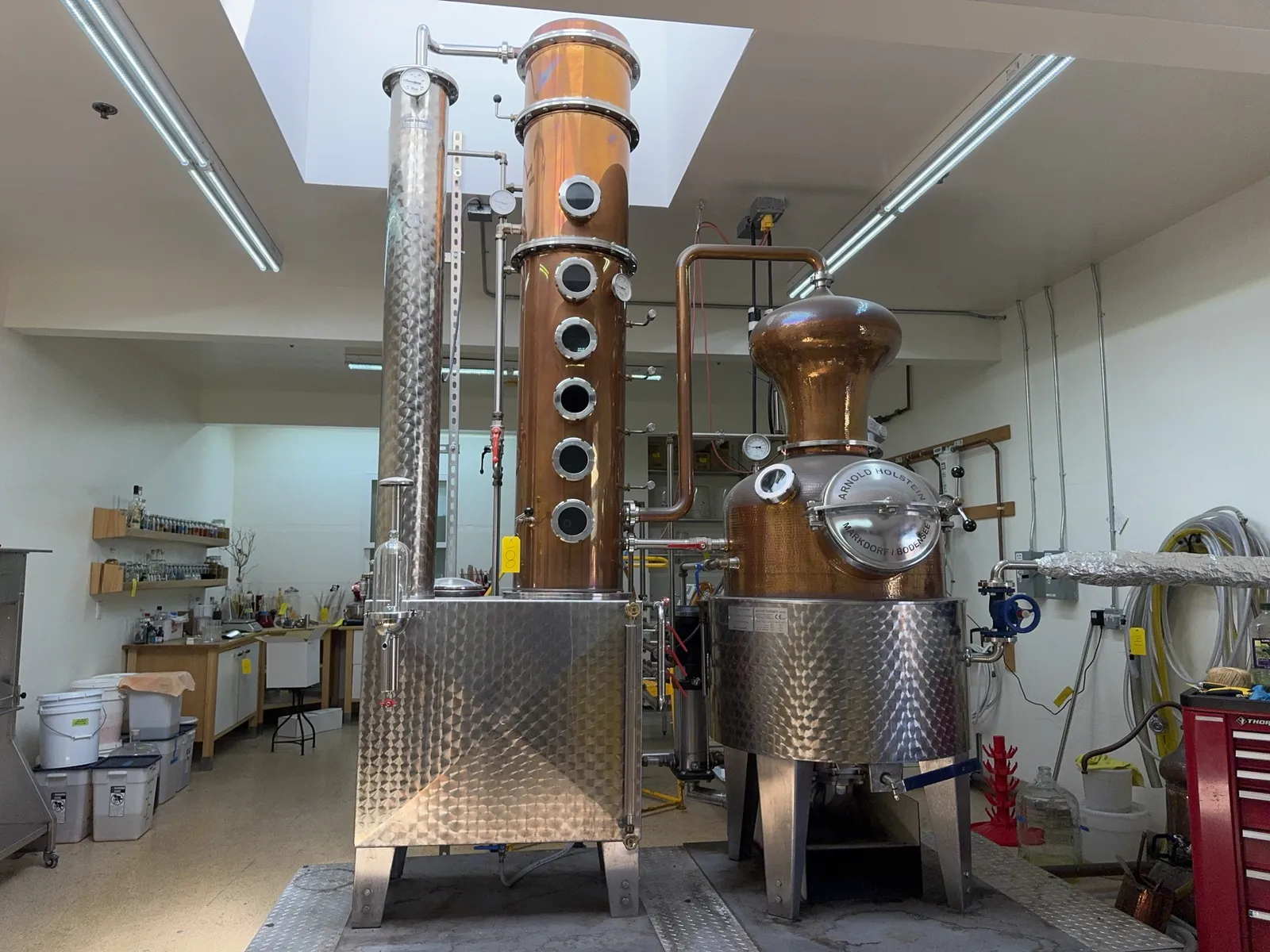 Arnold Holstein 200 L Copper Still With Steam Jacket Helmet 4 Bubble Caps Dephlegmator Catalyst And Water Reservoir