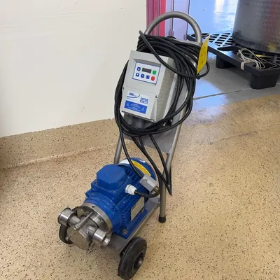 lenze-smvector-vfd-sanitary-centrifugal-transfer-pump-cart-065kw-3-phase-msdtfu4g