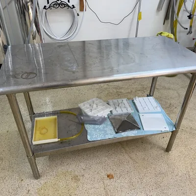 4-stainless-steel-table-contents-not-included-0f2a82