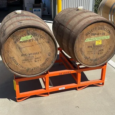 2-willett-distillery-rye-whiskey-barrels-with-barrel-rack-msdukx0v