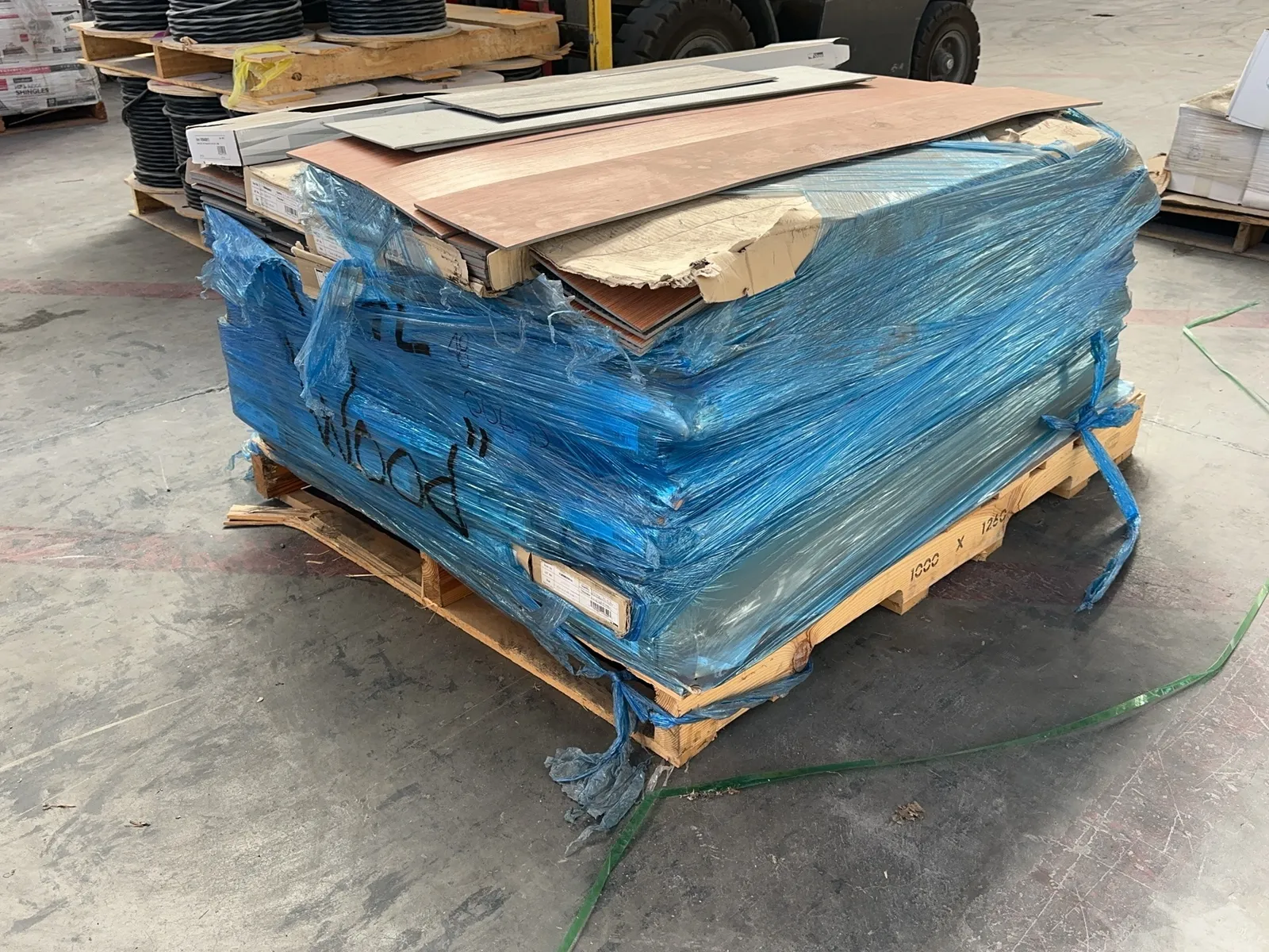 Contents OF Pallet Approximately 32 Cases OF 7 X48 Shaw Floors Floorte