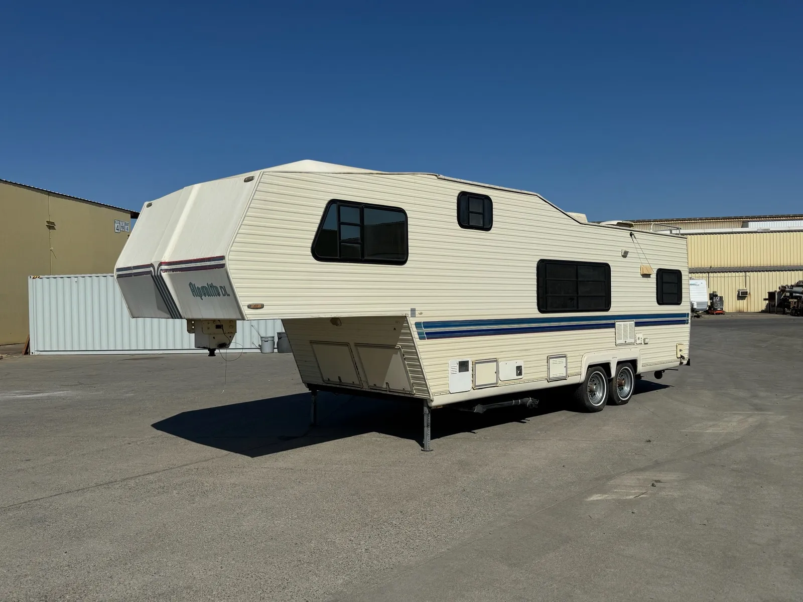 Alpenlite DL 29 Fifth Wheel Travel Trailer